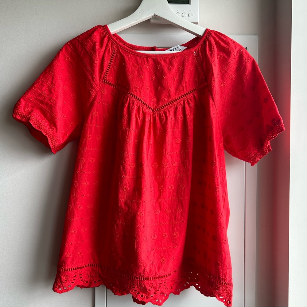 Eyelet top in engine red